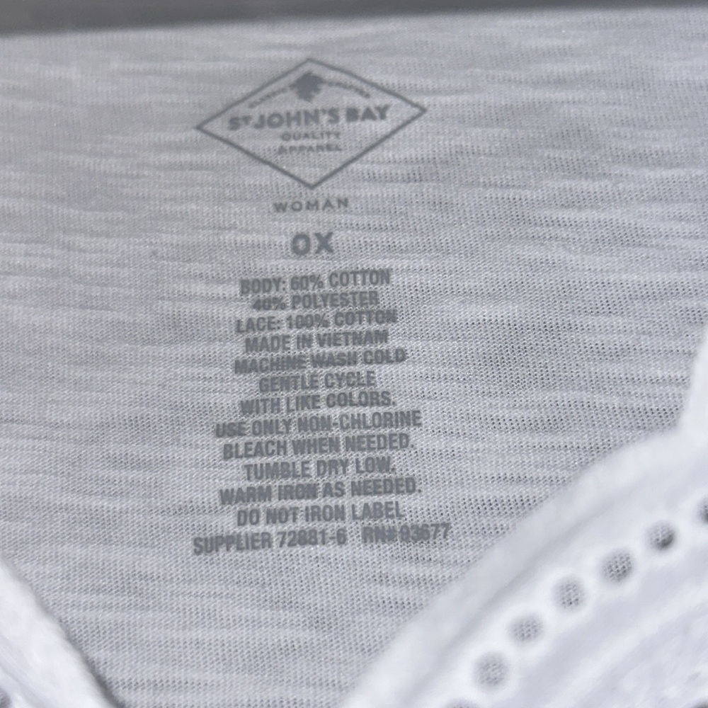 Like New St Johns Bay Embroidered Tee - Picture 4 of 4